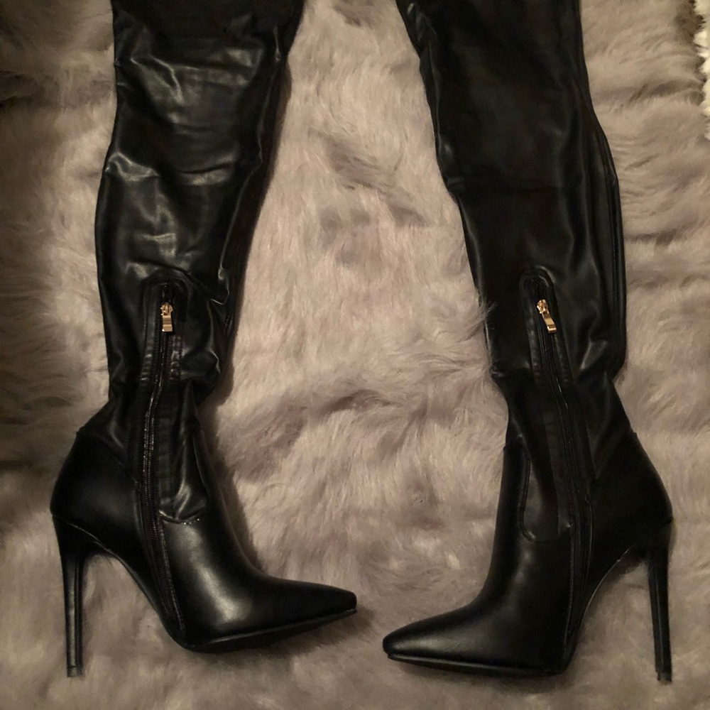 Thigh high boots, size 7, Black